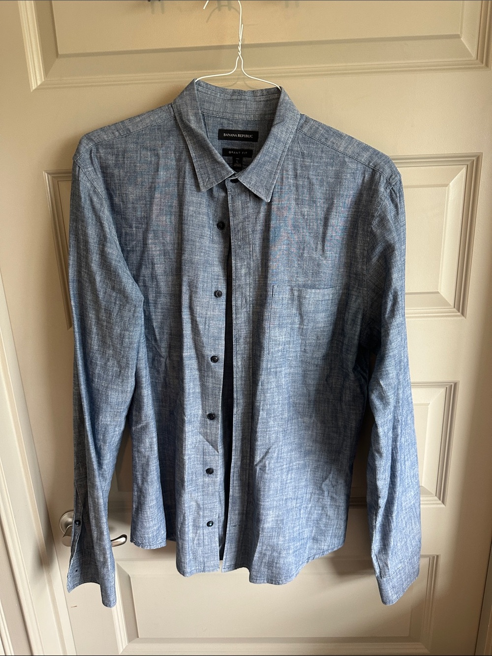 Banana Republic Men's Light Blue Chambray Button-Down Shirt